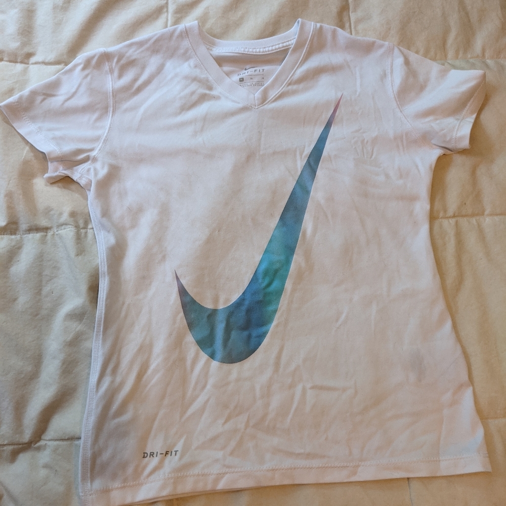 Girl's shirt